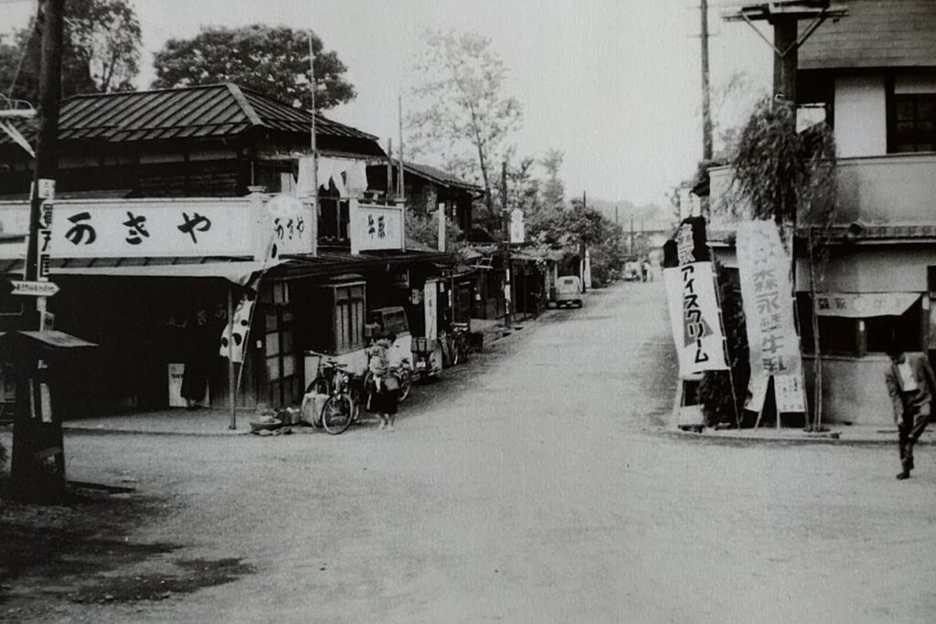 昔の入曽駅前の写真